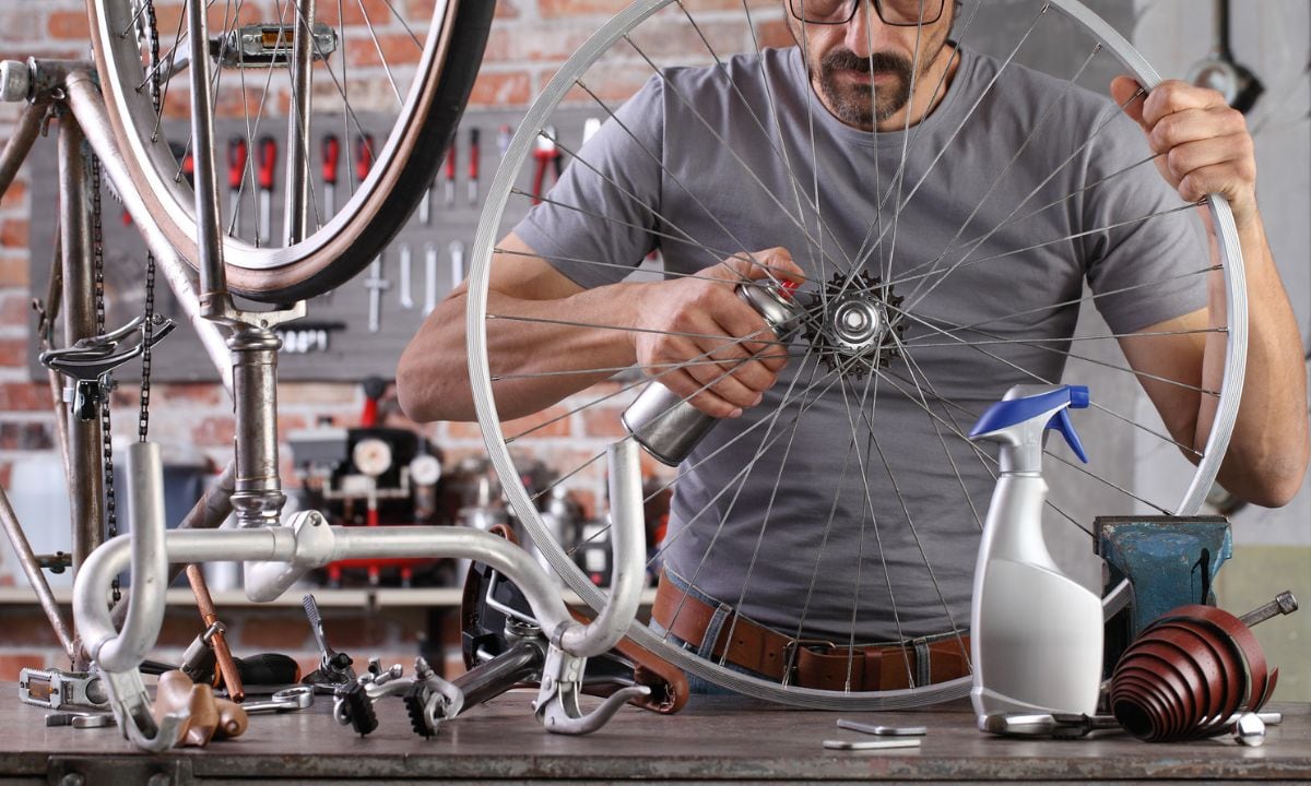 Quitar óxido de las bicicletas.