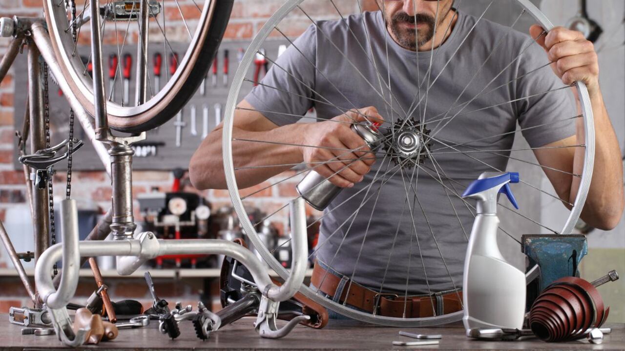Aprenda cómo quitar fácilmente el molesto óxido de las bicicletas.