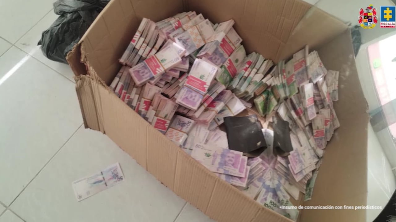 Son señaladas de comercializar pesos colombianos y mexicanos, dólares y euros falsos por redes sociales