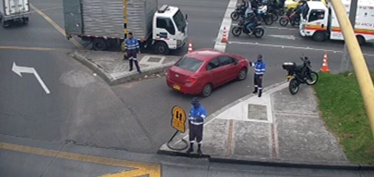 Debido a la situación se amplió el horario del contraflujo implementado sobre este corredor, entre las carreras 74 y 62.