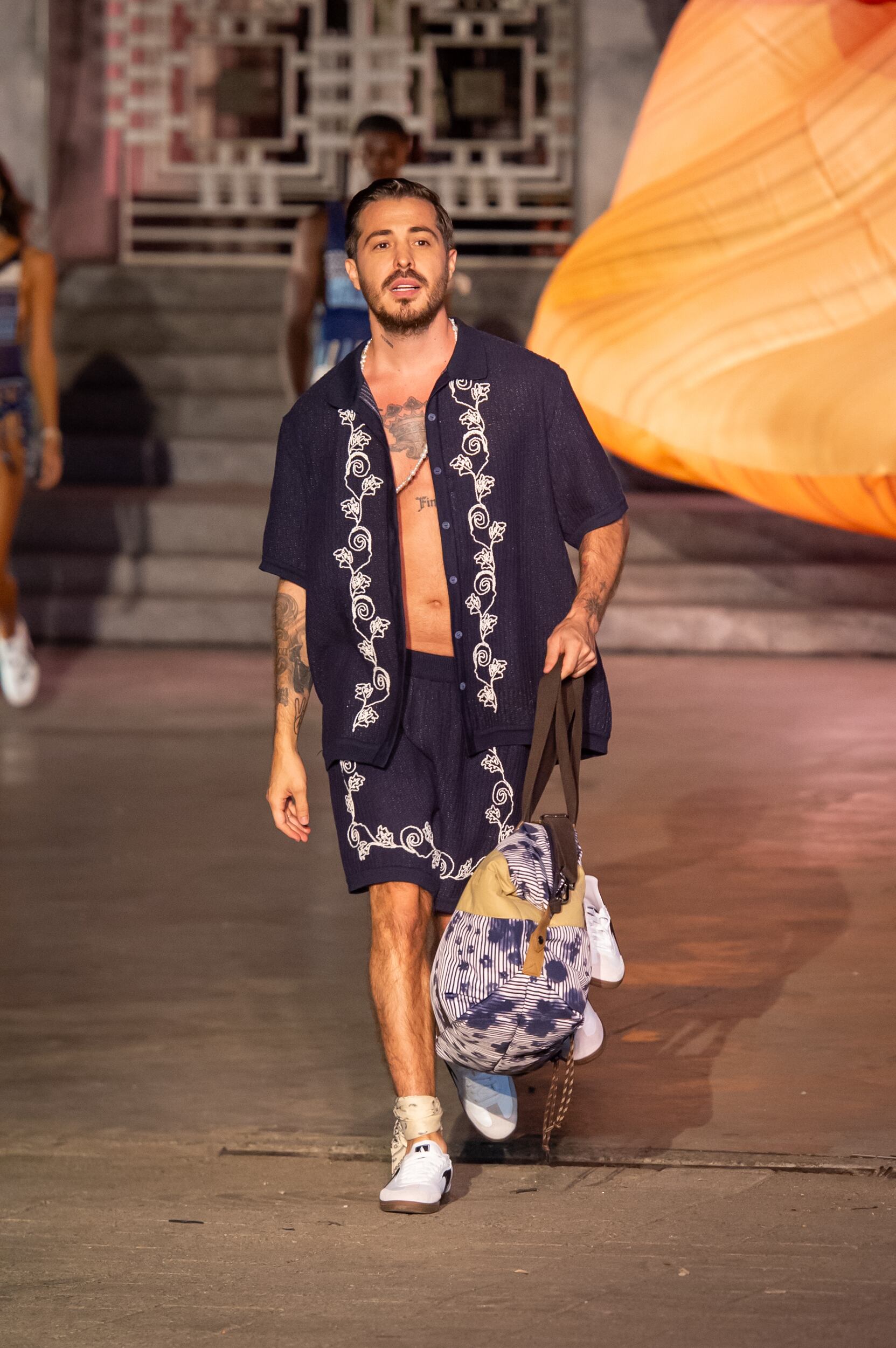 Llane exintegrante de Piso 21 modeló en la pasarela inaugural de Colombiamoda 2025