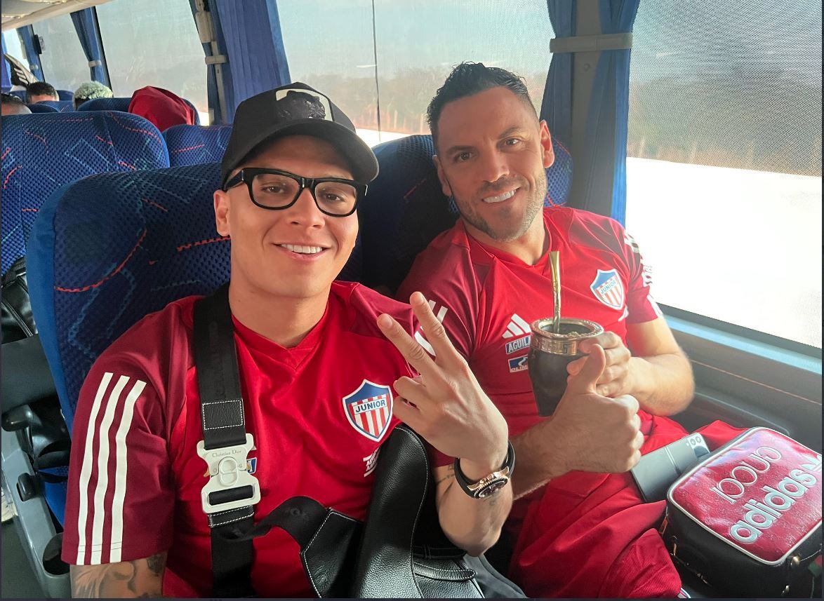 Juan Fernando Quintero al lado del capitán del Junior, Sebastián Viera.