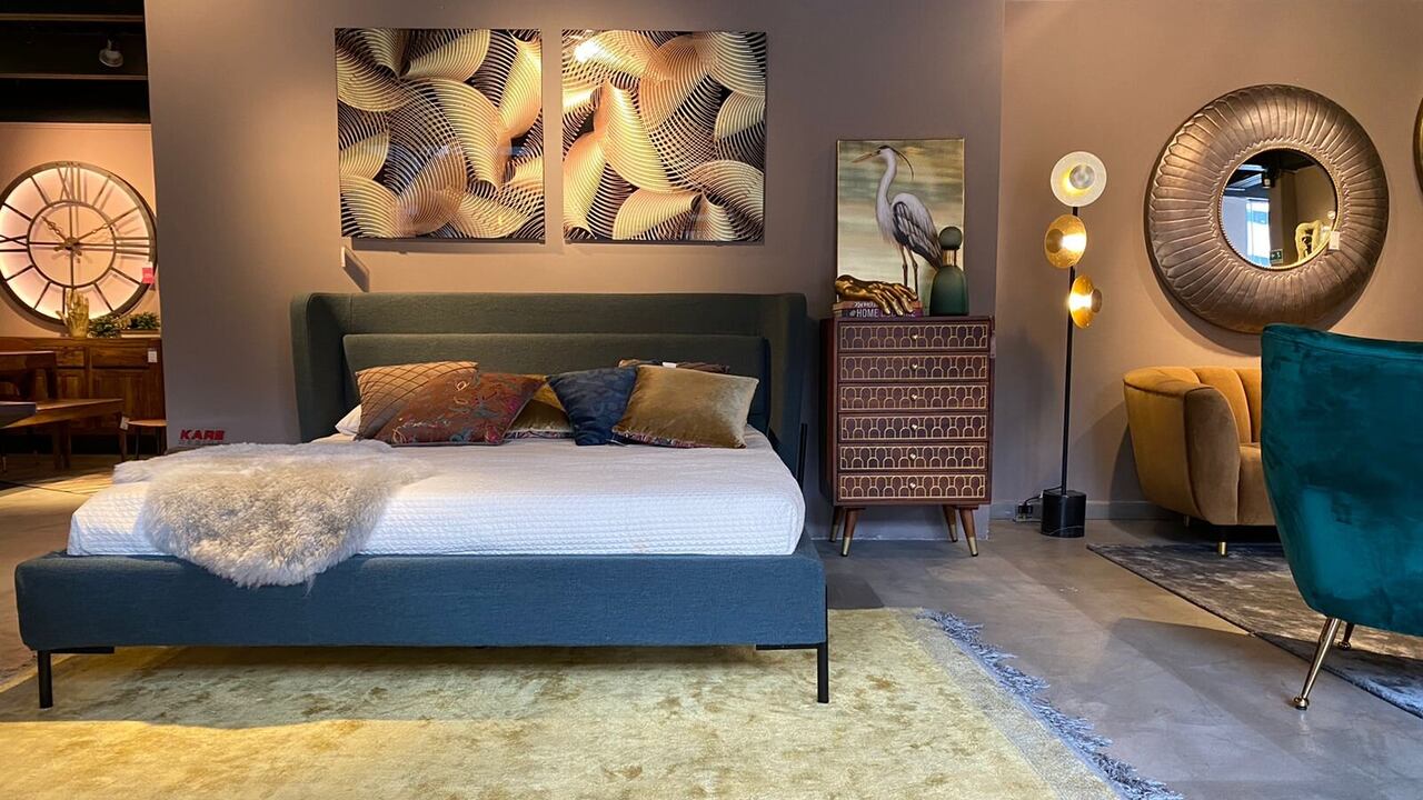 Dormitorio principal estilo Elegant Wood. Diseño Visuales por Sergio Andrés García.