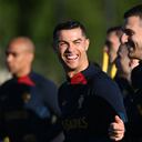 Cristiano sonriente durante un entrenamiento de la selección portuguesa en Oeiras