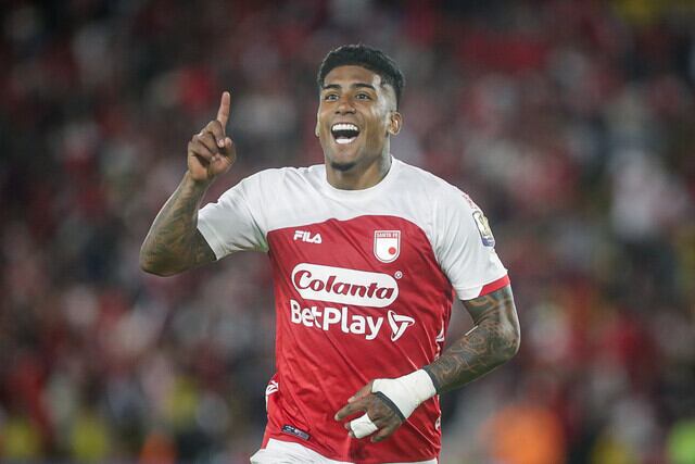 Harold Mosquera con la alegría tras marcar el gol que le dio un triunfo agónico a Santa Fe sobre Deportivo Cali.