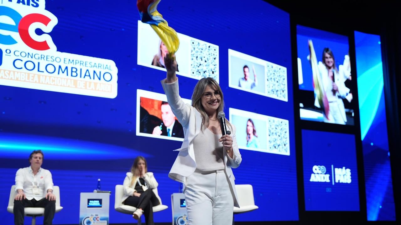 Vicky Dávila es precandidata presidencial por el Movimiento Valientes.