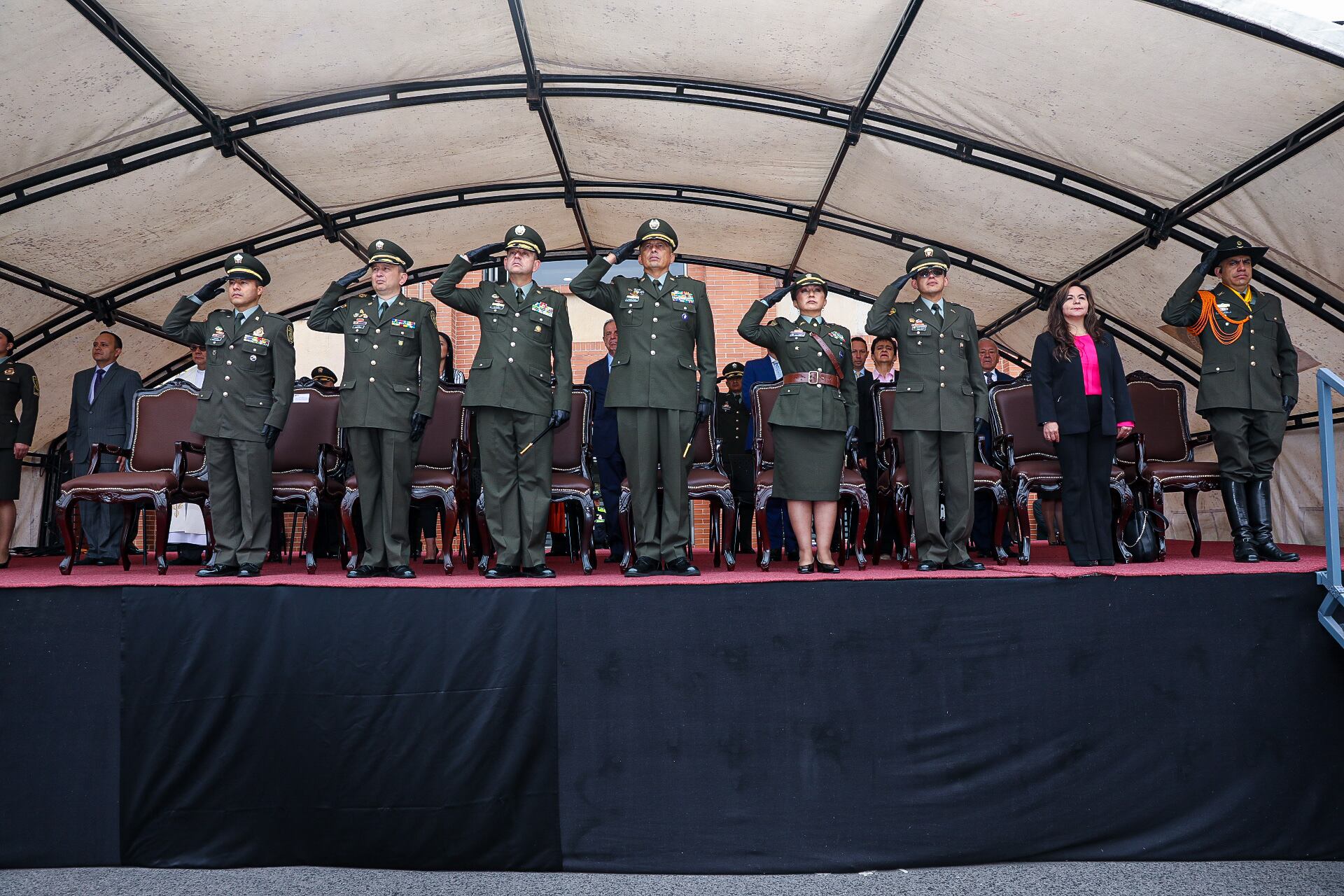 Por primera vez en la historia del Esmad, una mujer asumió el cargo de comandante de la unidad.