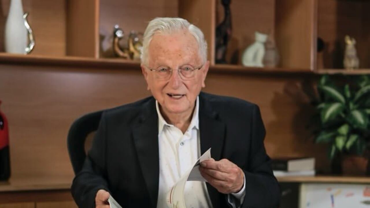 Álvaro Uribe lamentó el fallecimiento de Juan Guillermo Jaramillo Correa.