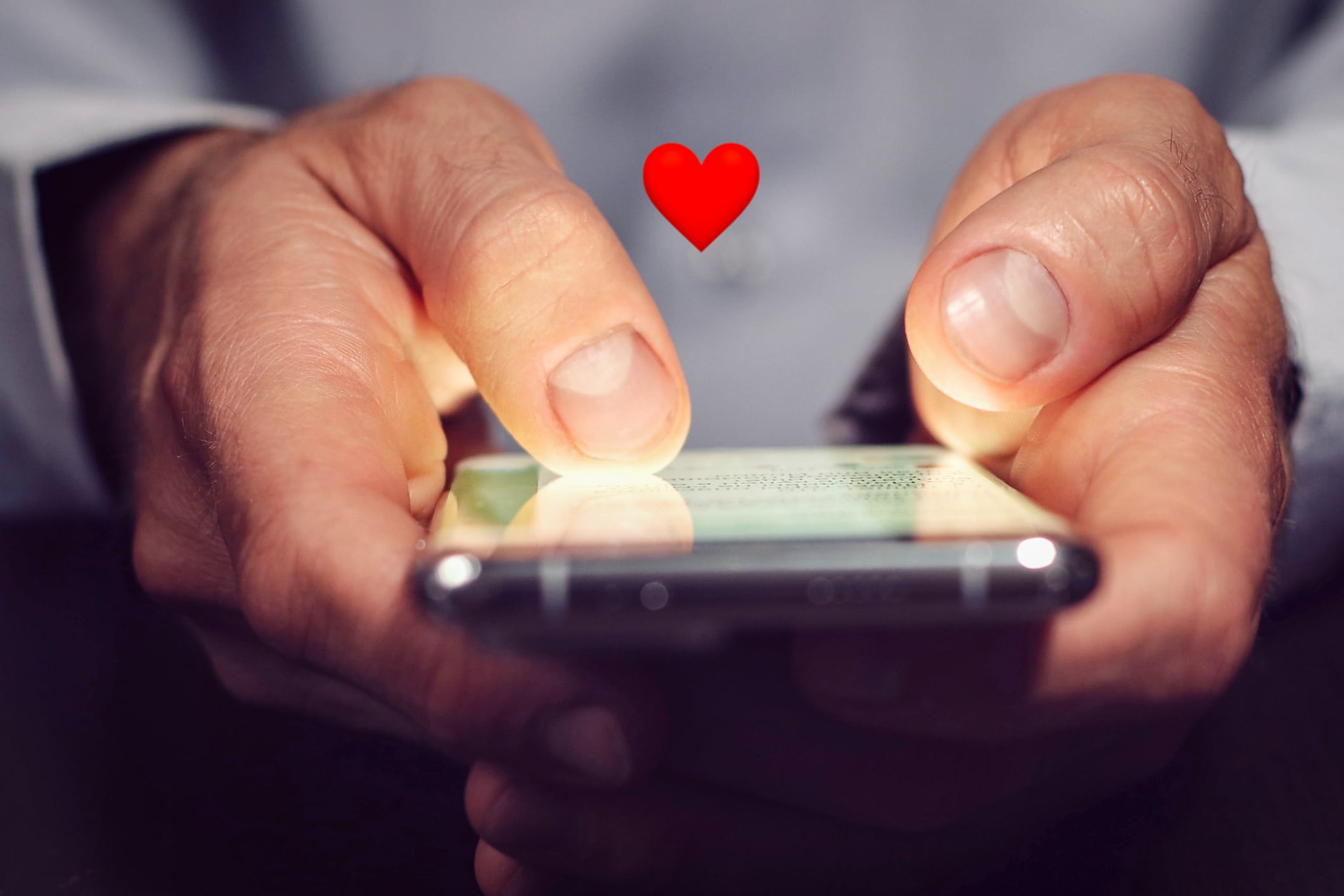 Mejorar la imagen personal y encontrar las palabras adecuadas son dos usos de la IA en las apps de citas.
