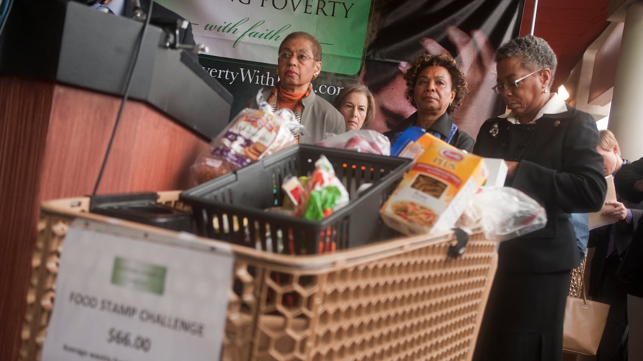 Millones de familias volverán a recibir asistencia alimentaria luego de semanas de incertidumbre y retrasos en la emisión de beneficios