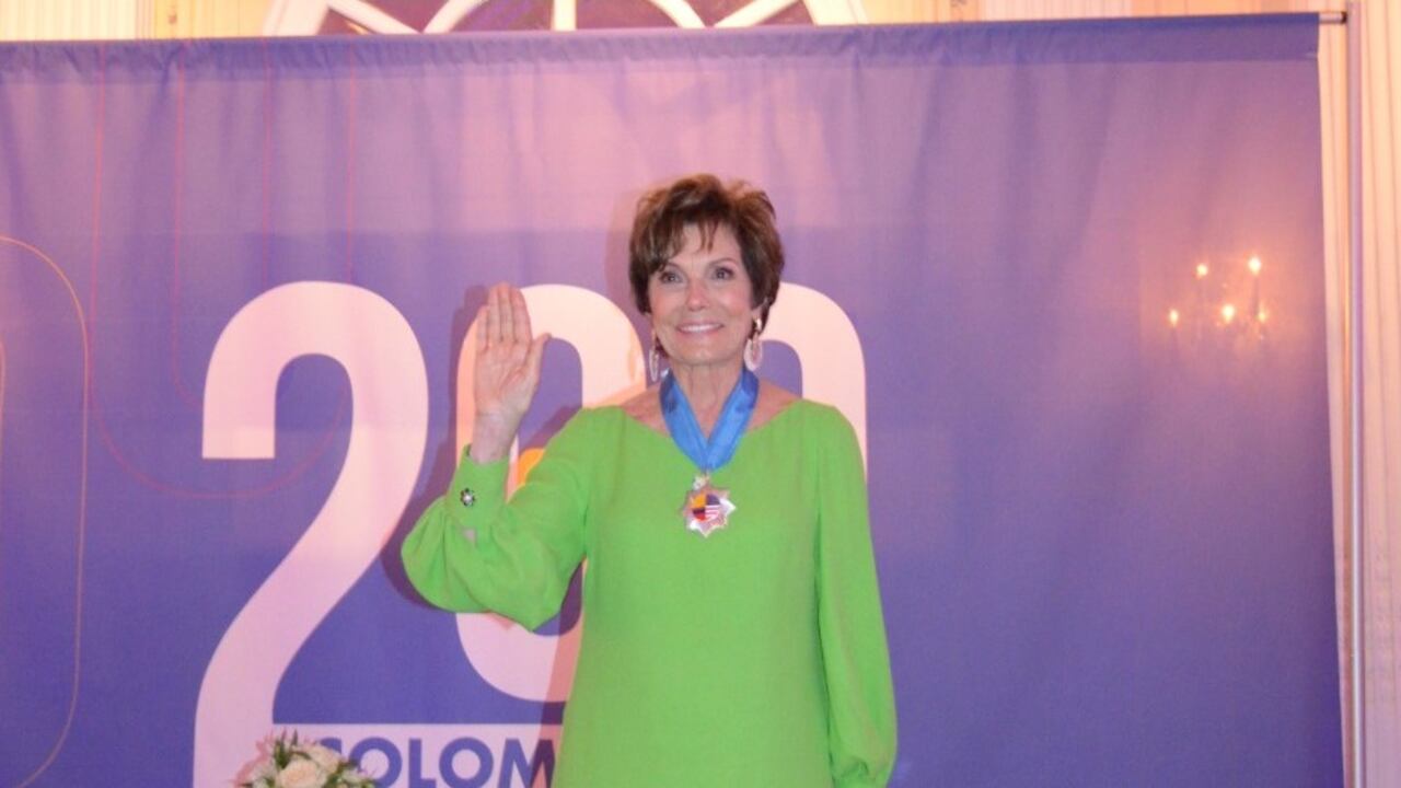 La periodista y filántropa Maureen Orth recibió la nacionalidad colombiana