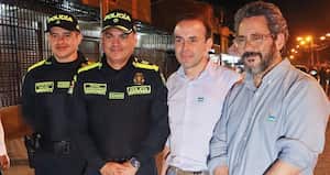 El coronel Carlos Germán Oviedo Lamprea junto al alcalde de Cali, Alejandro Éder, y al secretario de Seguridad de Cali, Jairo García (derecha), en operativos en diferentes puntos de la ciudad, donde se desarrollará la estrategia para lograr bajar la tasa de asesinatos.