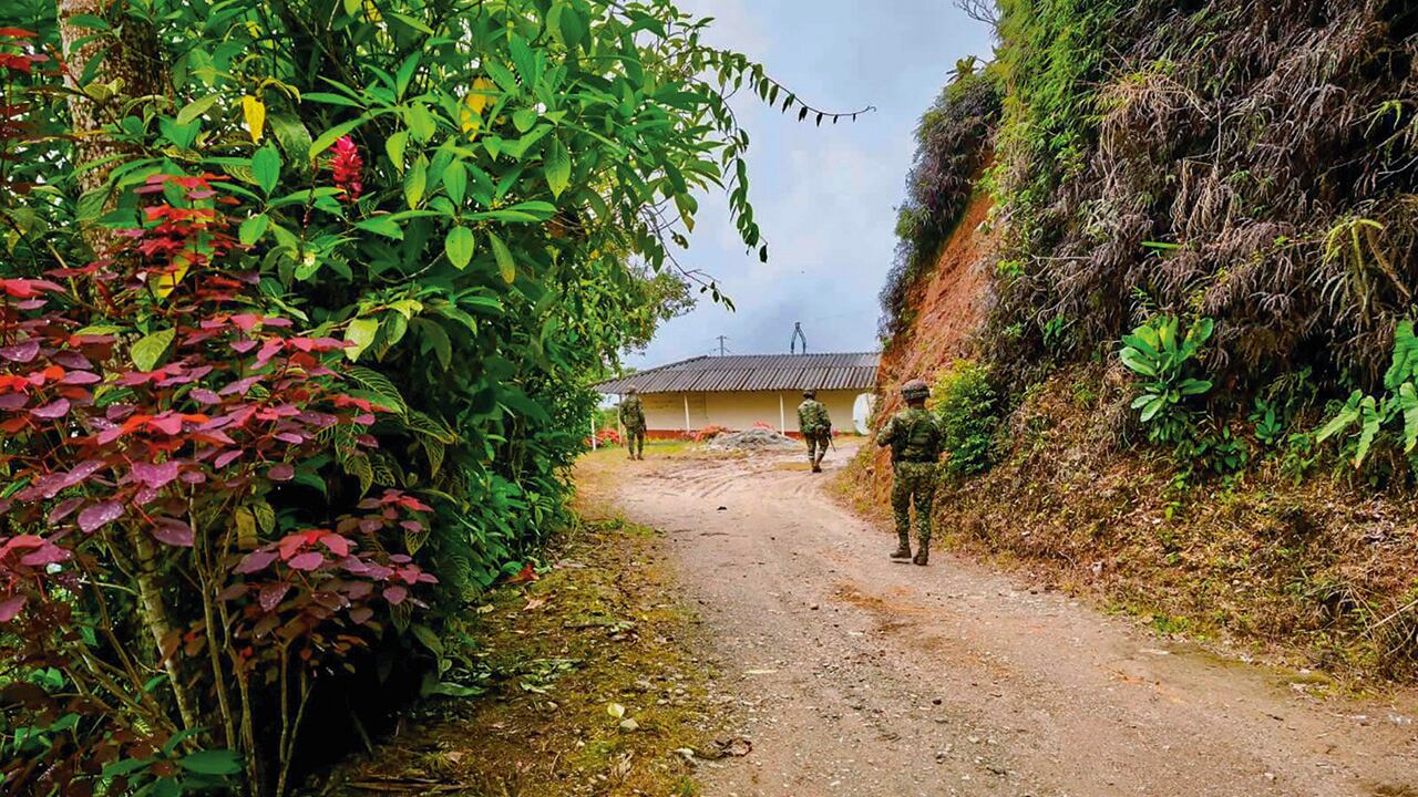 En Briceño, Yarumal y otras 16 zonas de Antioquia, hay restricciones de movilidad, asesinatos selectivos e impedimentos para abrir comercios después de las 6 p. m. 