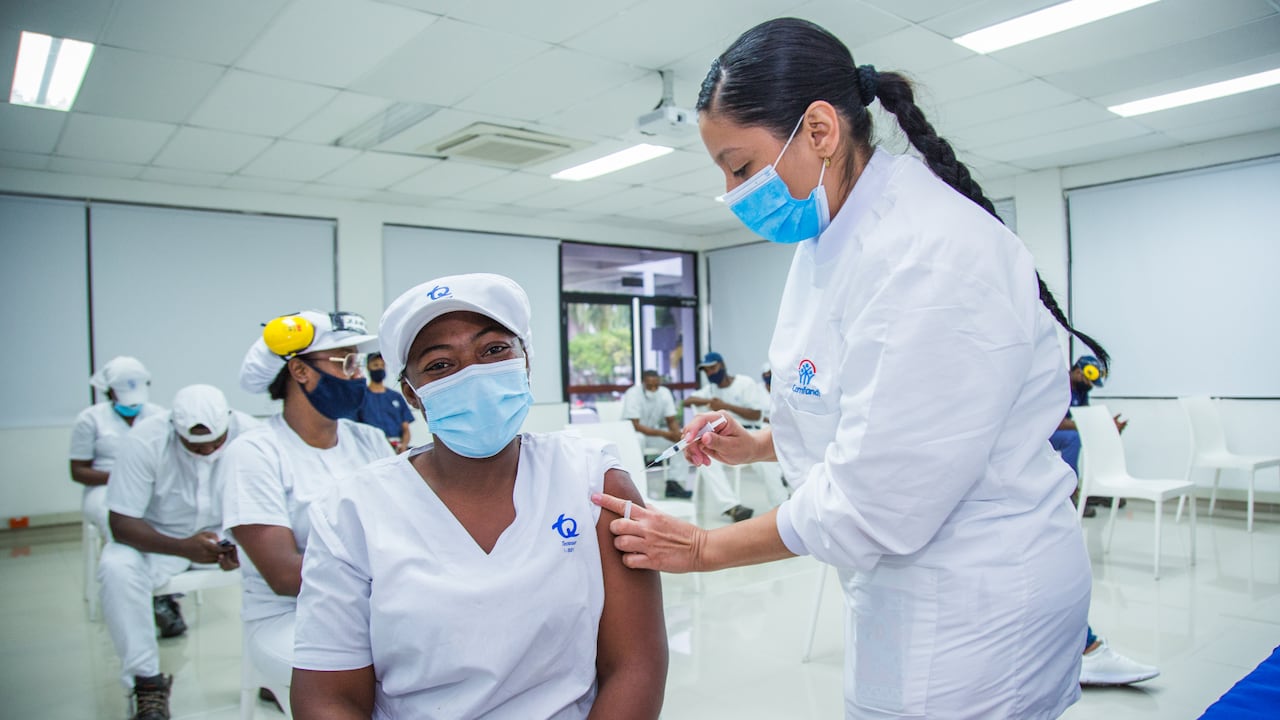 La contribución del sector farmacéutico a la prevención de la propagación de la covid-19 en Colombia ha sido fundamental en el manejo de la pandemia.