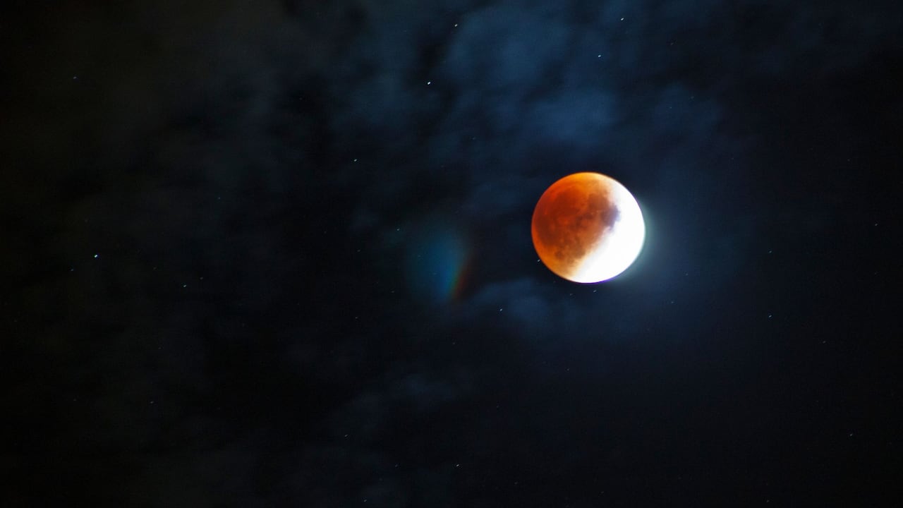 El próximo espectáculo astronómico de agosto será un eclipse lunar.