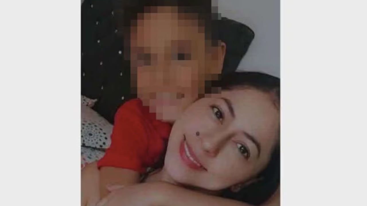 Miraida Ordóñez Ortiz y su hijo.