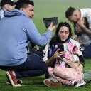 Miles de hinchas saltaron al campo para escapar de los gases