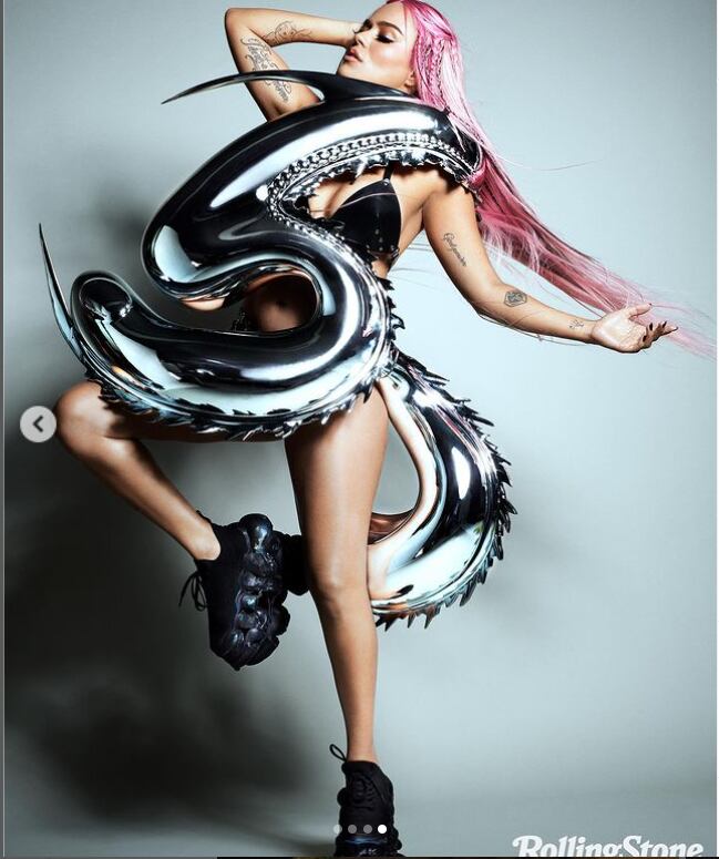 Karol G revolucionó las redes sociales con su nueva portada en la revista Rolling Stone