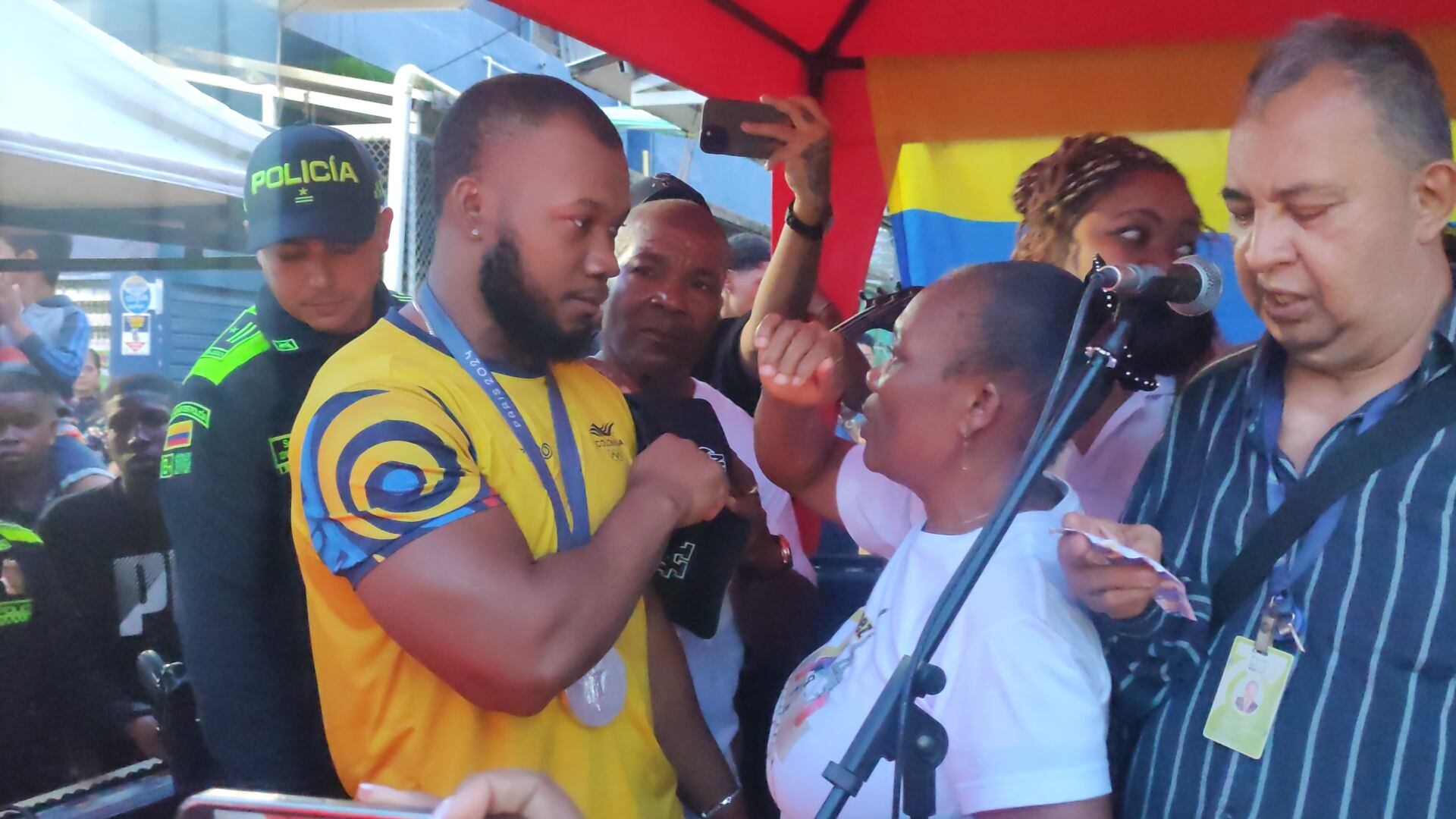 Llegada de Yeison López al barrio Floralia