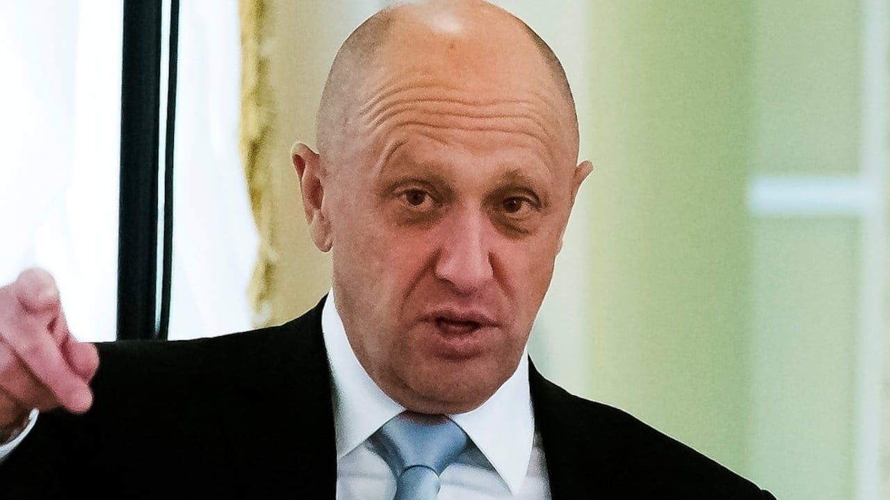 Yevgueny Prigozhin, jefe del grupo paramilitar ruso Wagner, señala que el Ministerio de Defensa de Rusia está engañando a Putin, y advierte irregularidades en el campo de batalla.