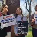 La polémica continúa entre los opositores y los defensores del derecho al aborto en Estados Unidos. Foto: AFP.