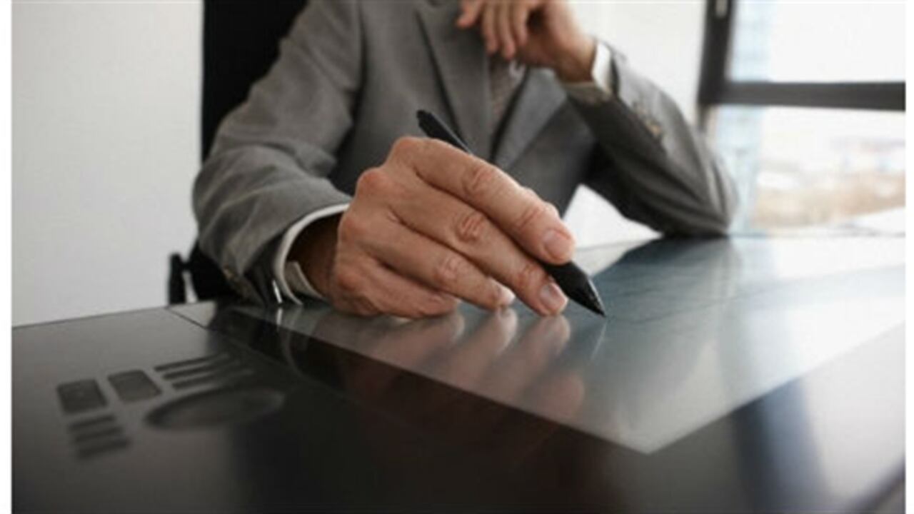 Escriba con los dedos o lápiz en su tableta