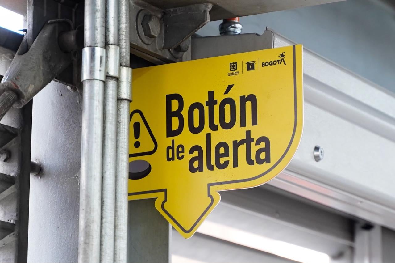 Ricaurte, Héroes y La Castellana cuentan ahora con nuevos Botones de Alerta como parte de la estrategia de seguridad de TransMilenio.
