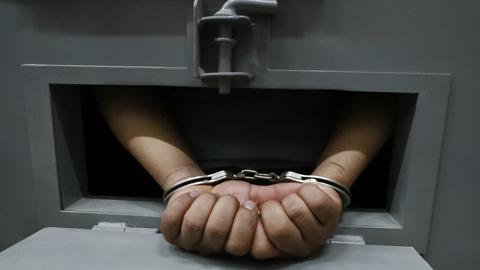 Centro de Confinamiento del Terrorismo" (CECOT)