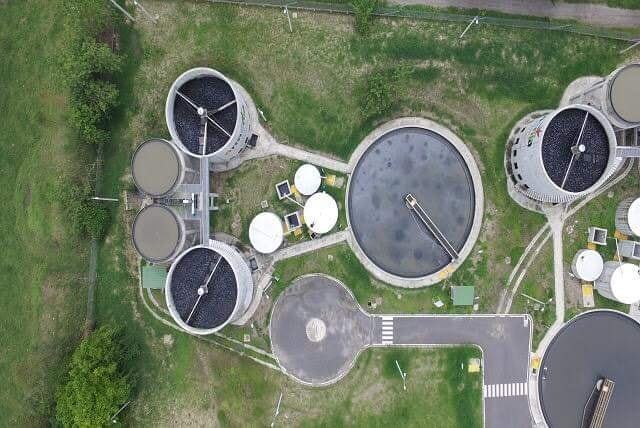 El feto de aproximadamente 5 meses, fue encontrado por personal de la entidad quienes alertaron a las autoridades.