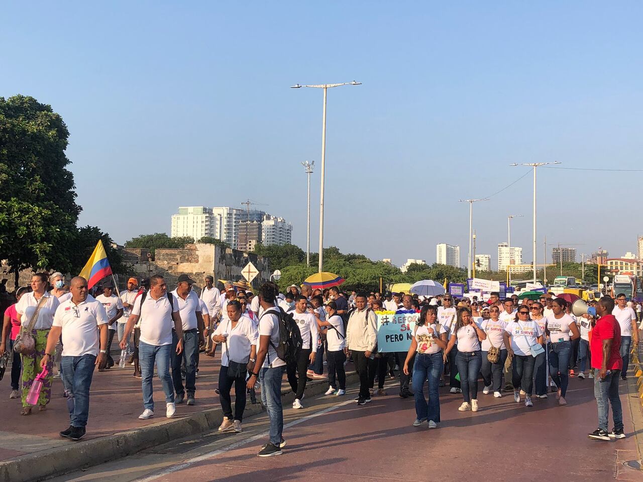 A los 500 manifestantes se fueron sumando más personas a lo largo del recorrido