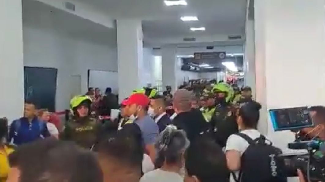 Decenas de pasajeros resultaron afectados.