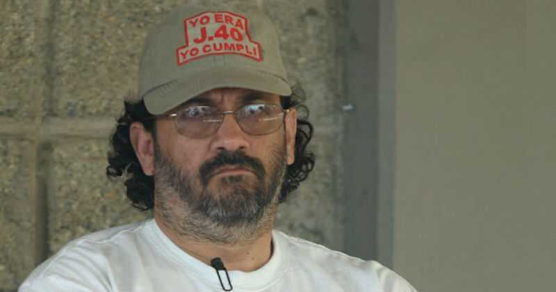 Sobre el líder paramilitar pesan 35 órdenes de captura, 38 medidas de aseguramiento y más de 1.450 procesos por los que deberá responder ante la justicia ordinaria.