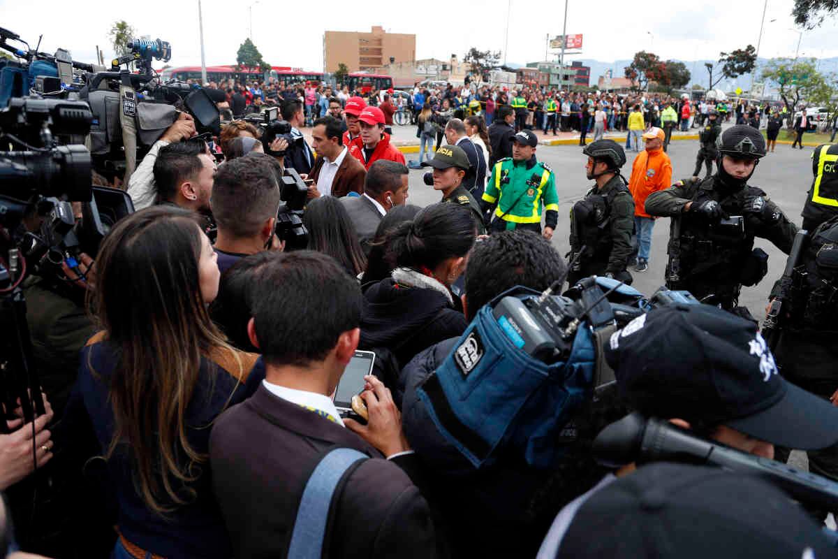 Las versiones de testigos que estarían soportadas por las cámaras de seguridad, apuntan a que este hombre ingresó a la fuerza a las instalaciones y chocó el carro contra los alojamientos foto: León Darío Peláez/Semana