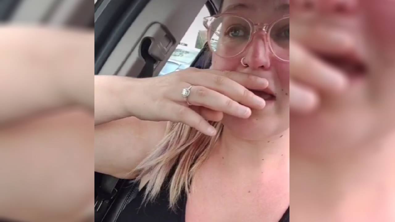 La joven aseguró que estuvo solo 15 minutos haciendo ejercicio cuando le pidieron abandonar el lugar.