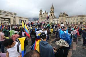 MARCHAS ABRIL 21 EN CONTRA DEL GOBIERNO DEL PRESIDENTE GUSTAVO PETRO EN BOGOTÁ / Plaza de Bolivar