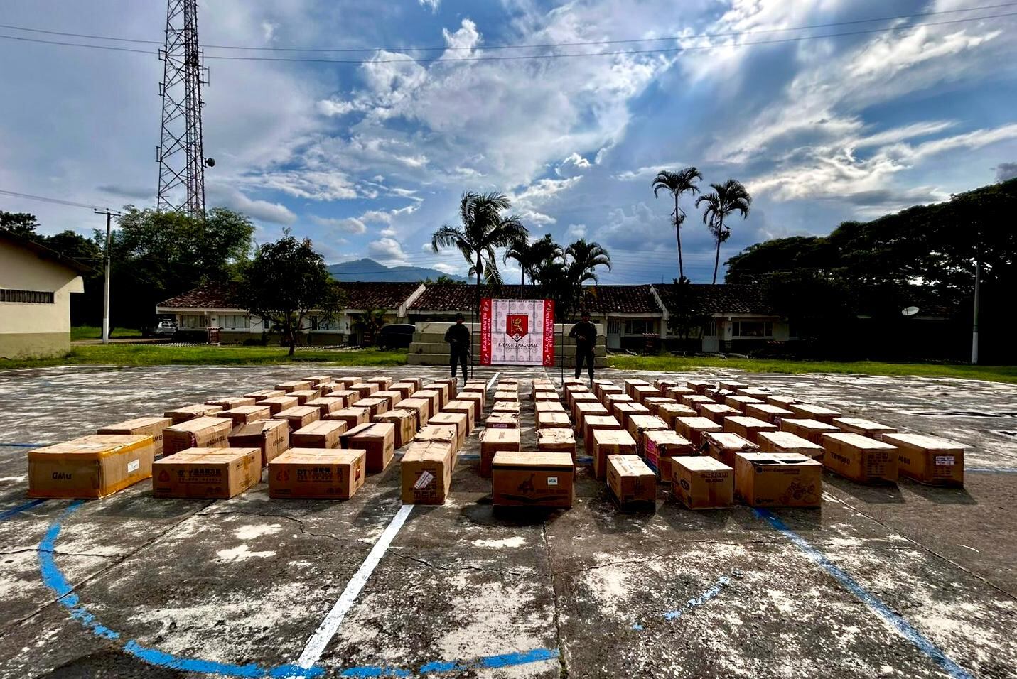 En el departamento del Huila, los soldados adelantan esta clase de controles para contrarrestar el transporte de contrabando, armas o explosivos, informó el Ejército.