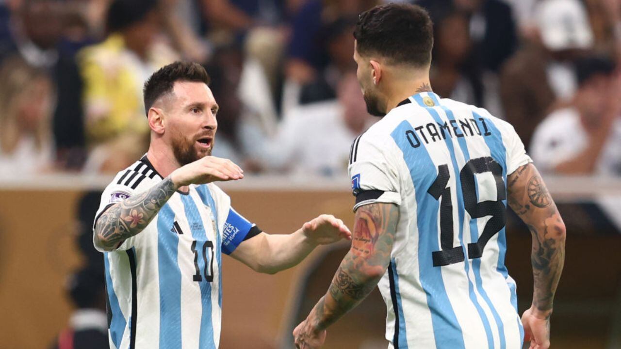 Messi y Otamendi en el Mundial 2022.