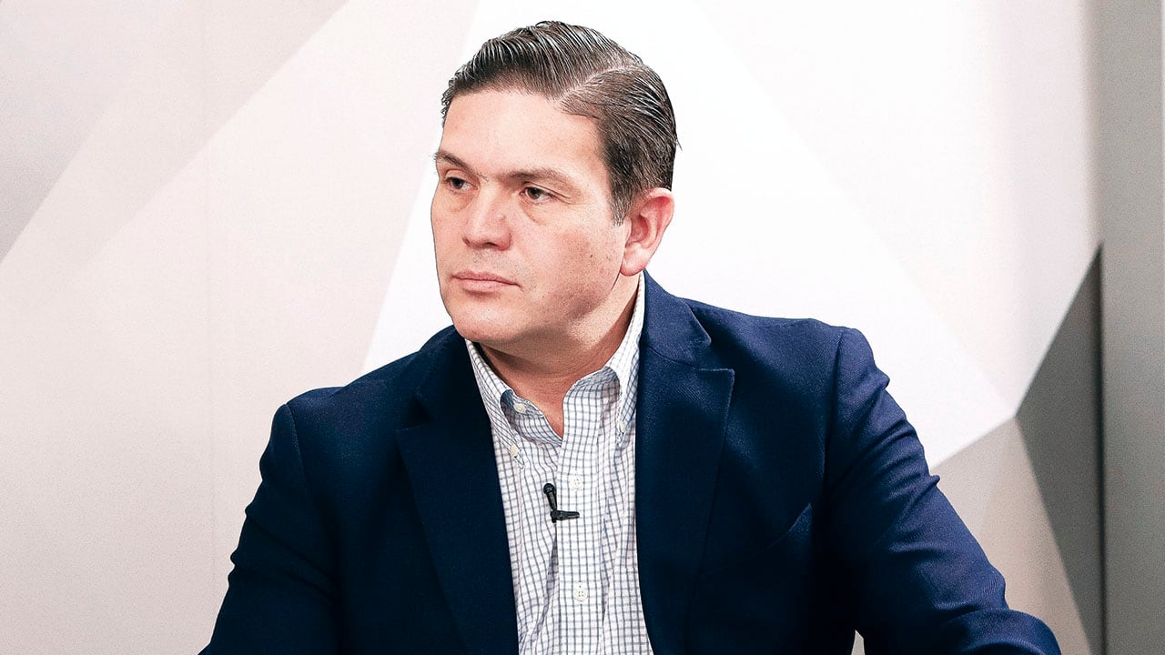 El exministro de Defensa Juan Carlos Pinzón dijo que Petro quiere arrodillar a las fuerzas armadas.