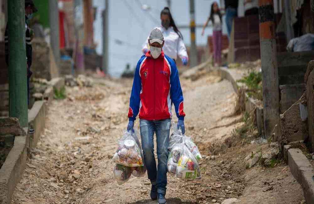 Ante la contingencia, el director de la Ungrd señaló que la unidad viene ejecutando un programa que busca prestarle atención especial a los adultos mayores de 70 años que no han sido amparados por las autoridades y pasan necesidades durante el confinamiento. Esteban Vega-SEMANA