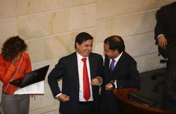 Juan Fernando Cristo y Armando Benedetti tienen tiempo para otro tipo de discusiones. 