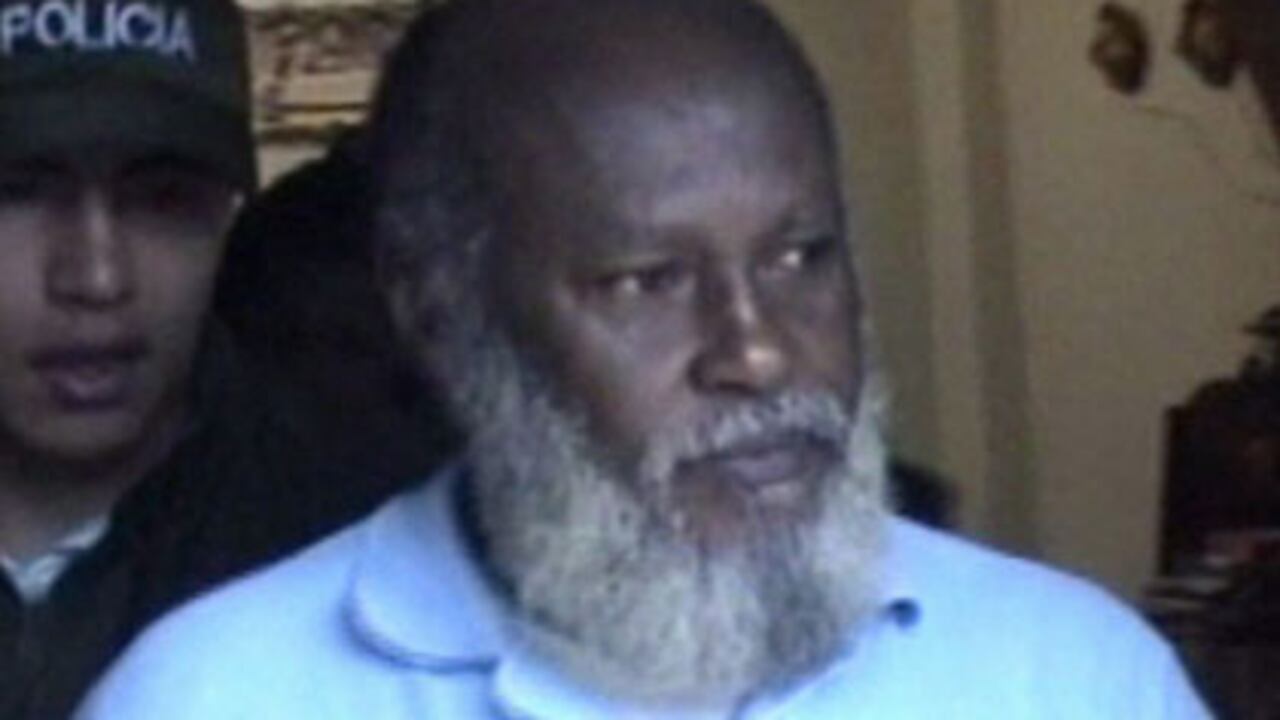 El rector Héctor Antonio Angulo se vio afectado por las reformas empredidas desde la Secretaría de Educación de Tumaco. Irma Liliana Correa sufrió un atentado y ahora sobrevive conectada a tres aparatos gracias a los cuales respira