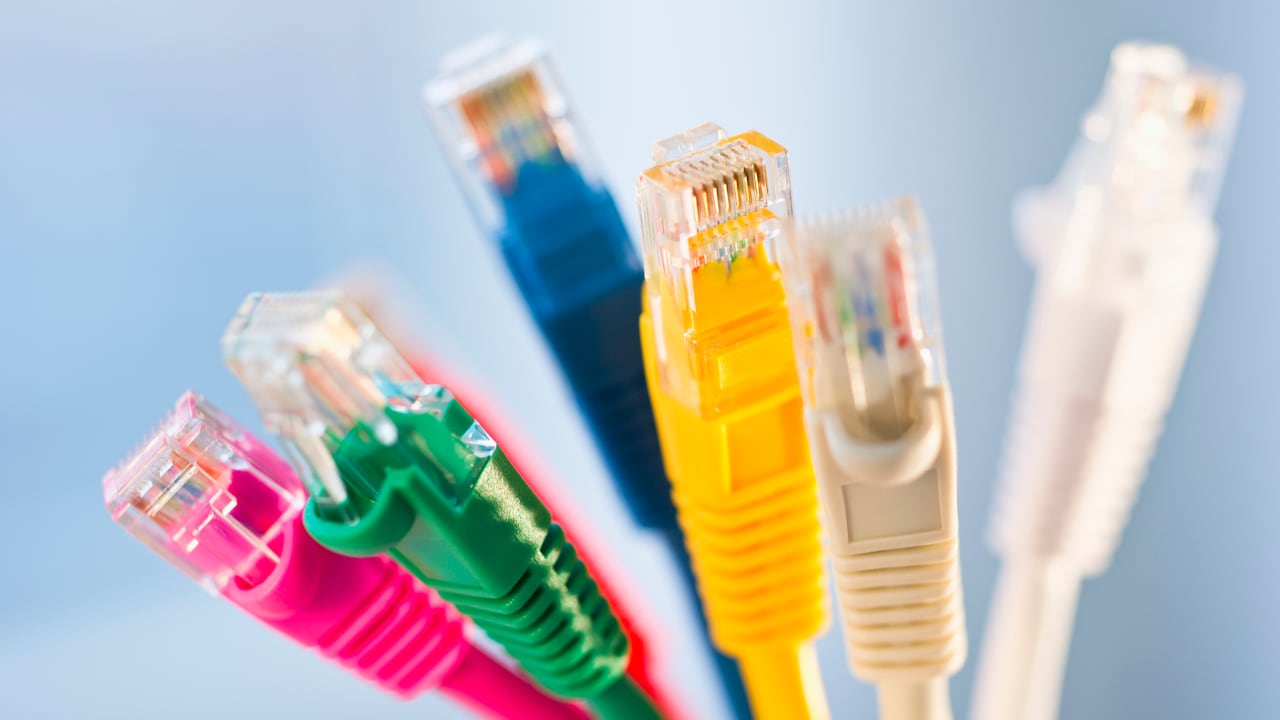 Así se clasifican los cables Ethernet según su color.