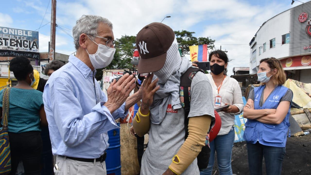 Paro Nacional Cali padre De Roux en puerto resistencia