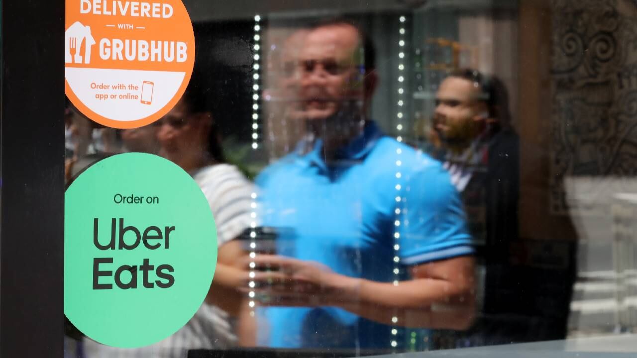 Uno de los conductores consultados alterna su transporte habitual con Uber Eats.