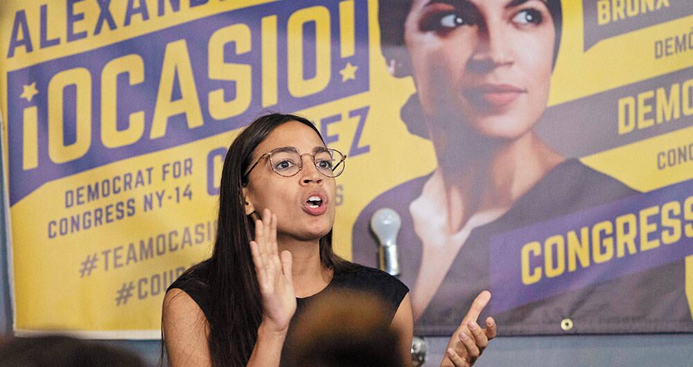 Con tan solo 29 años y proveniente del Bronx, Alexandria Ocasio- Cortez es una de las congresistas más populares en Estados Unidos.
