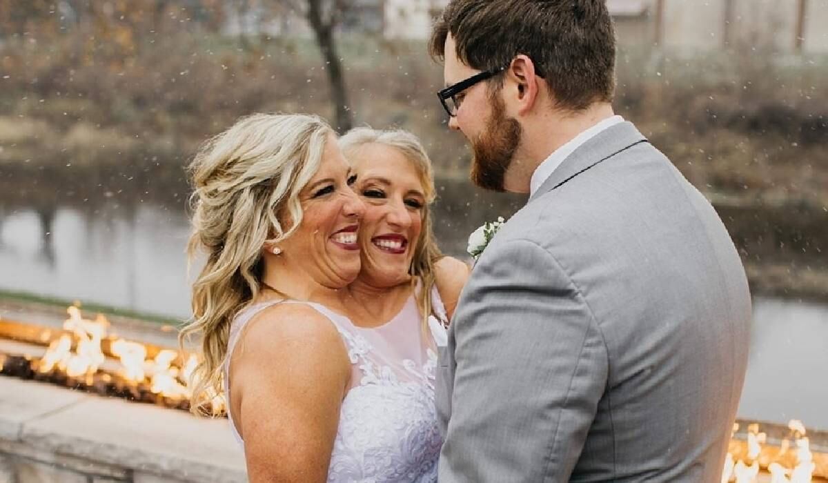 La ex estrella de telerrealidad de TLC, de 34 años, que ganó notoriedad por primera vez junto a su hermana Brittany cuando la pareja apareció en The Oprah Winfrey Show en 1996, se casó con Josh Bowling, una enfermera y veterano del ejército de los Estados Unidos, en 2021