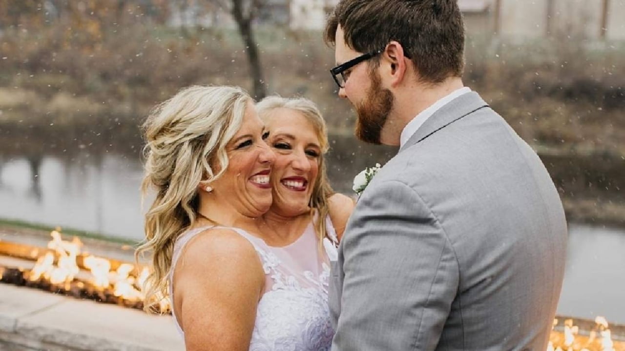 La ex estrella de telerrealidad de TLC, de 34 años, que ganó notoriedad por primera vez junto a su hermana Brittany cuando la pareja apareció en The Oprah Winfrey Show en 1996, se casó con Josh Bowling, una enfermera y veterano del ejército de los Estados Unidos, en 2021