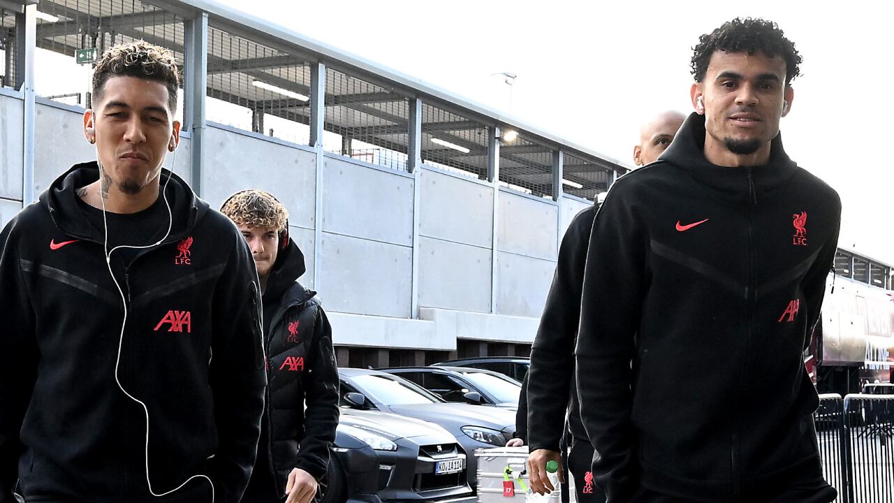 Firmino junto a Luis Díaz llegando a un partido del Liverpool