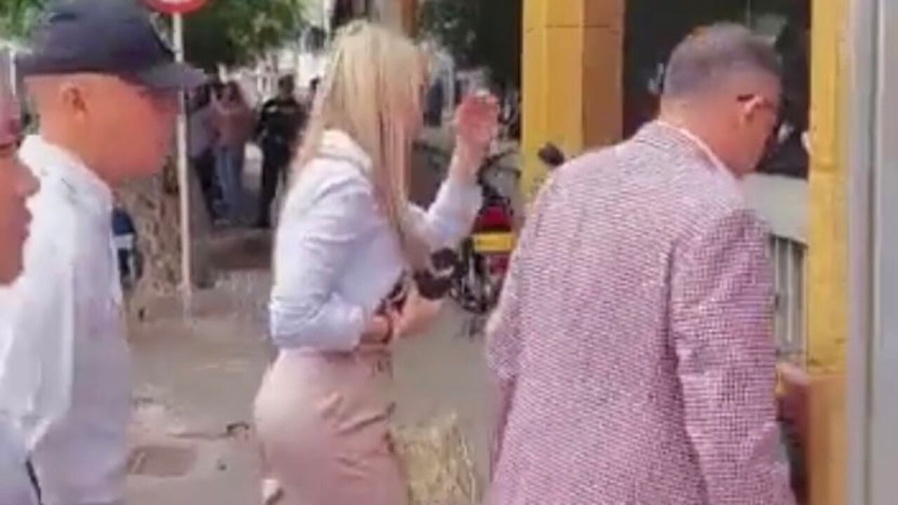 Day Vásquez llega a la Procuraduría en Barranquilla.