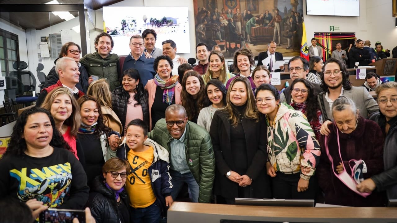 La plenaria del Concejo de Bogotá aprobó por unanimidad el proyecto de acuerdo que institucionaliza el sistema del cuidado en la capital del país.